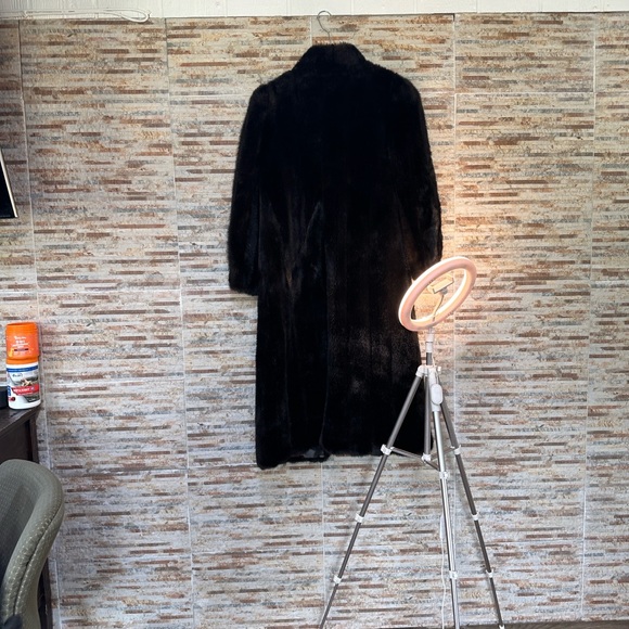Elegant Black faux Fur Coat - Picture 5 of 6